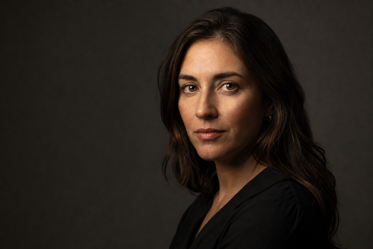 Portrait photographique en éclairage Rembrandt avec triangle lumineux sous l’œil