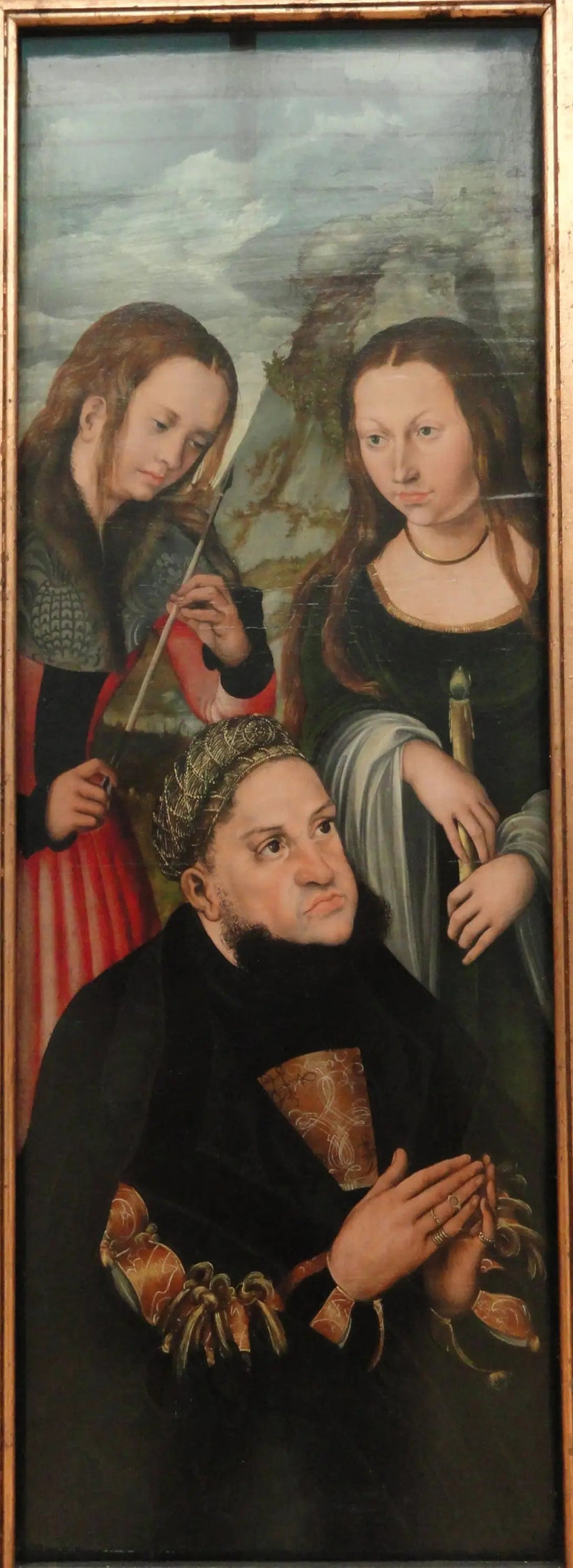 ผู้เลือกเฟรเดอริก le Sage de Saxe (1463-1525) พร้อมกับนักบุญอูร์ซูลา (ซ้าย) และเจนีวีวา (ขวา) - ลูคัส ครานัช the Elder